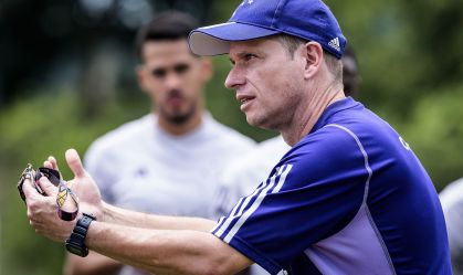 Acertado com Seabra, Cruzeiro levou não de ex-Flamengo e busca auxiliar