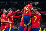 Seleção da Espanha tem triângulo amoroso de jogadores com filha de ex-técnico