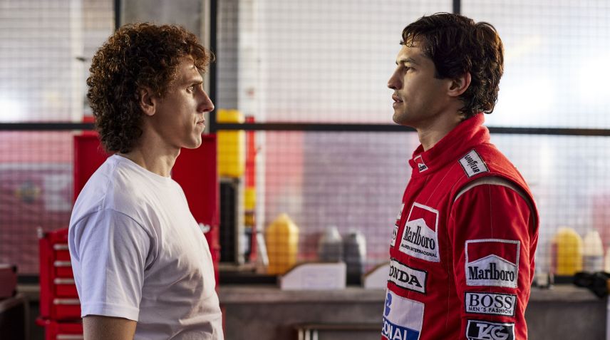 SENNA. (L to R) Matt Mella as Alain Prost, Gabriel Leone as Ayrton Senna in Senna. Cr. Alan Roskyn/Netflix ©2024 / Alan Roskyn/Netflix