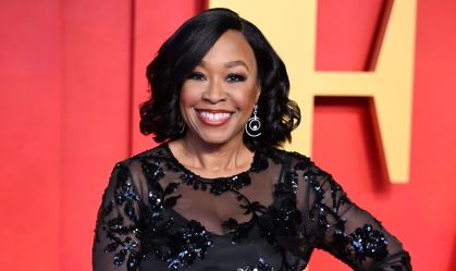 Shonda Rhimes diz que público coloca muito peso no filme "Barbie"