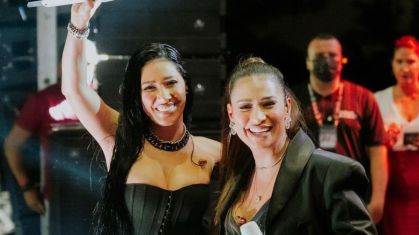 Foto das irmãs Simone e Simaria, quando ainda formavam uma dupla sertaneja