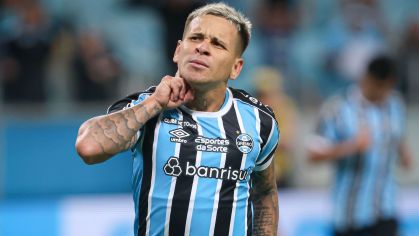 Soteldo comemora o gol da vitória do Grêmio sobre o Athletico-PR