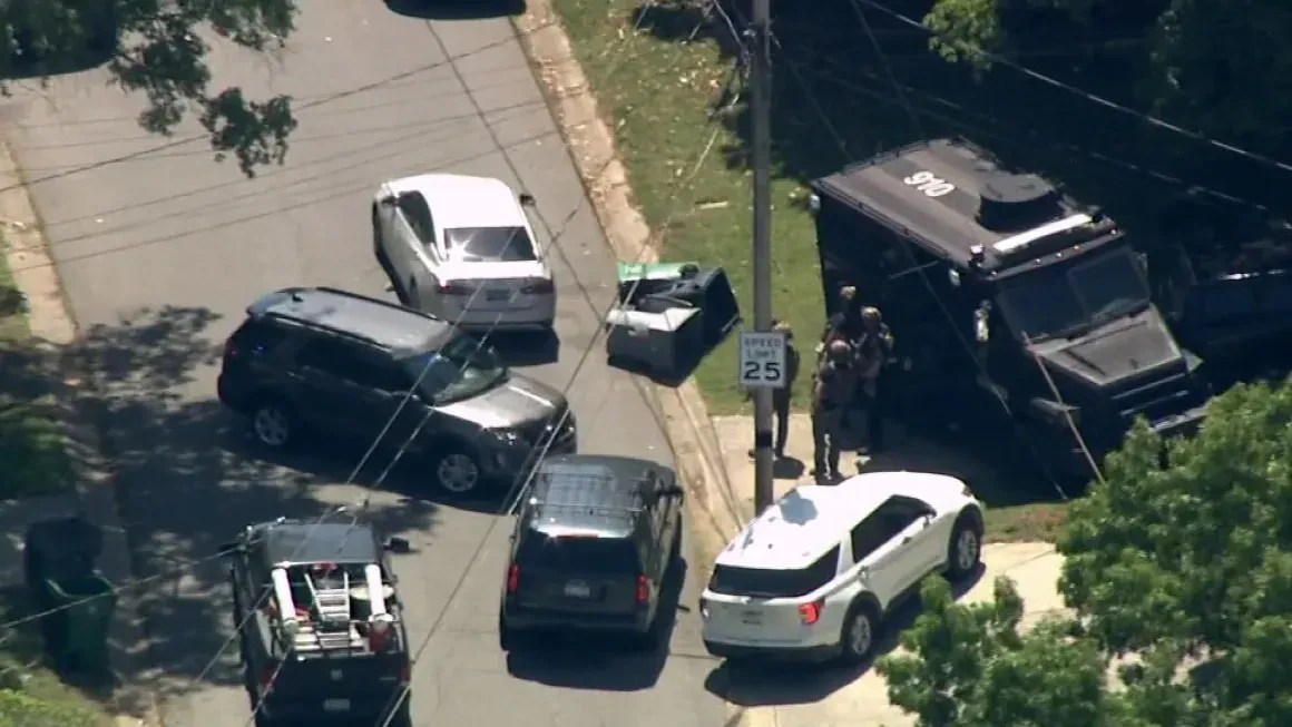 Polícia atua em Charlotte, Carolina do Norte, nos Estados Unidos