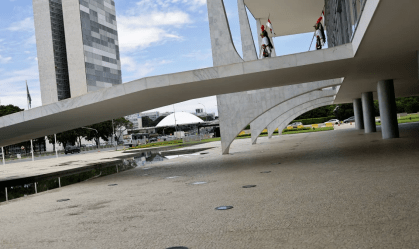 Decreto prevê rito acelerado para retaliação comercial "urgente"