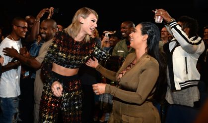 2015 MTV Video Music Awards - Backstage