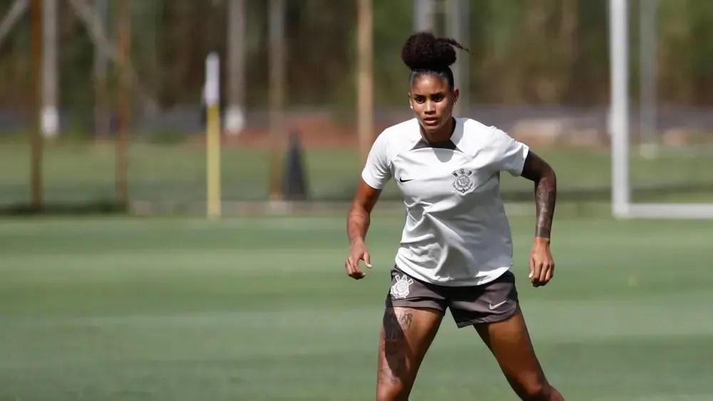 Tarciane, zagueira vendida pelo Corinthians