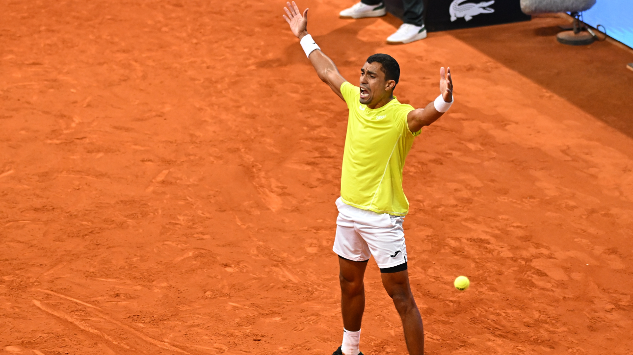 Thiago Monteiro eliminou Stefanos Tsitsipas