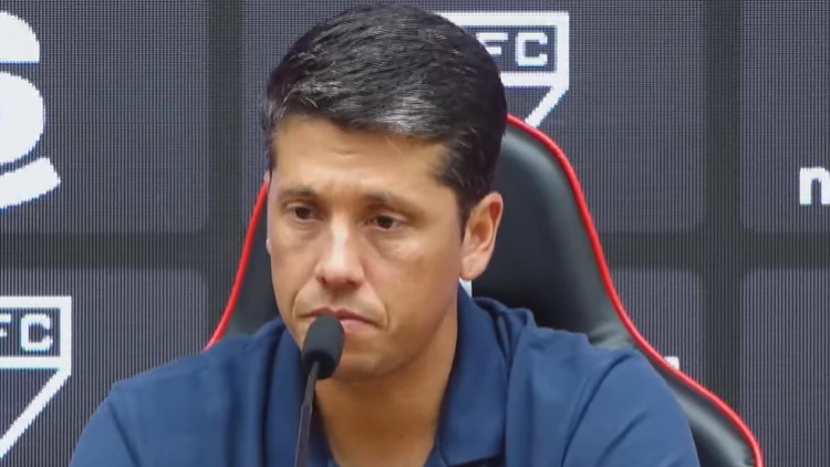 Thiago Carpini em entrevista coletiva do São Paulo