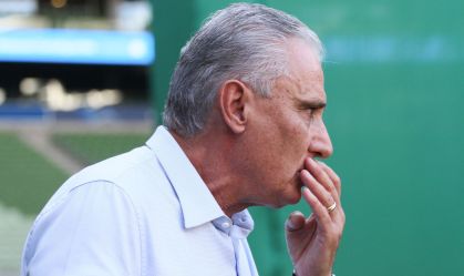 Torcedor do Palmeiras que cuspiu em Tite, do Flamengo, tem contrato cancelado; entenda
