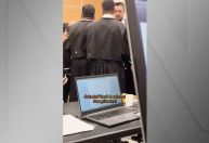 Júri acaba em confusão entre promotor e advogado no Paraná; veja imagens