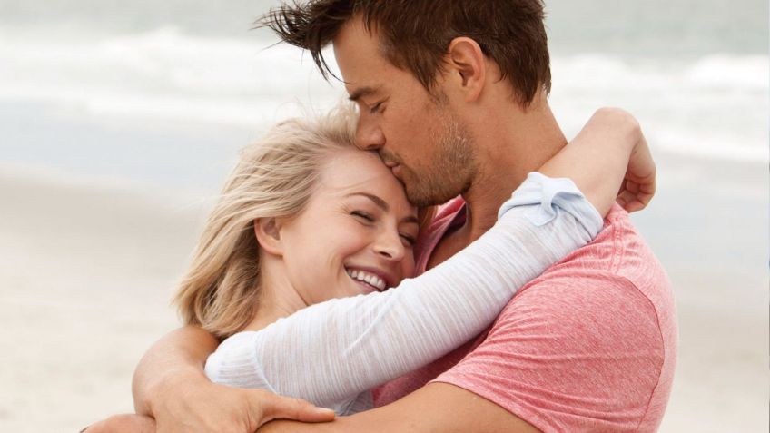 "Um Porto Seguro" é protagonizado por Julianne Hough e Josh Duhamel / Divulgação