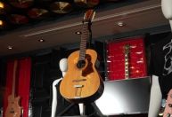 Violão de John Lennon avaliado em mais de 4 milhões será leiloado