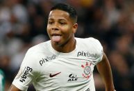 Perdendo espaço no Corinthians, Wesley lidera em dribles por jogo no Brasileirão