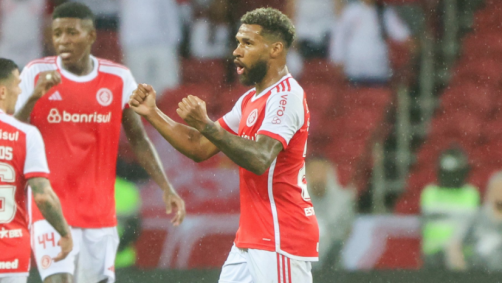 Wesley comemora gol do Internacional