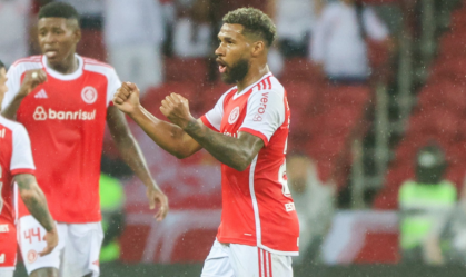 Wesley comemora gol do Internacional