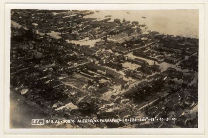 Vista aérea da avenida Farrapos durante a enchente de 1941 em Porto Alegre (RS)