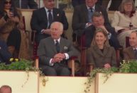 Rei Charles III participa de show real de cavalos de Windsor