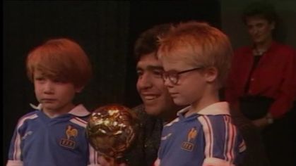 Bola de Ouro de Maradona vai a leilão