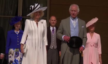 Rei Charles e rainha Camilla dão festa real no jardim do Palácio de Buckingham