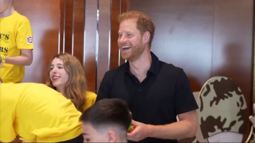 Príncipe Harry participa de evento com crianças e jovens no Reino Unido