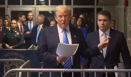 Juiz decidirá nesta sexta-feira sobre adiamento de sentença de Donald Trump