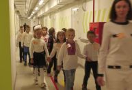 Primeira “escola bunker” abre na Ucrânia e recebe alunos em meio à guerra