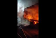Vídeo: Caminhões de ajuda com destino a Gaza pegam fogo na Cisjordânia