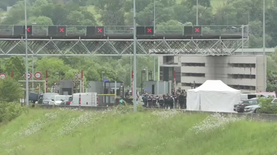 Two French prison guards killed, inmate escapes in ambush; manhunt launched