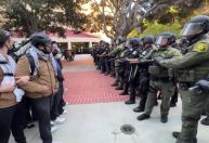 Manifestantes pró-palestina são presos na Universidade da Califórnia