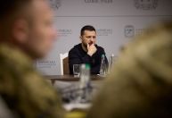 Zelensky se reúne com militares em Kharkiv, cidade alvo de nova ofensiva russa