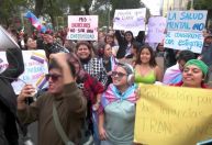Peruanos vão às ruas contra nova lei que considera pessoas trans como doentes