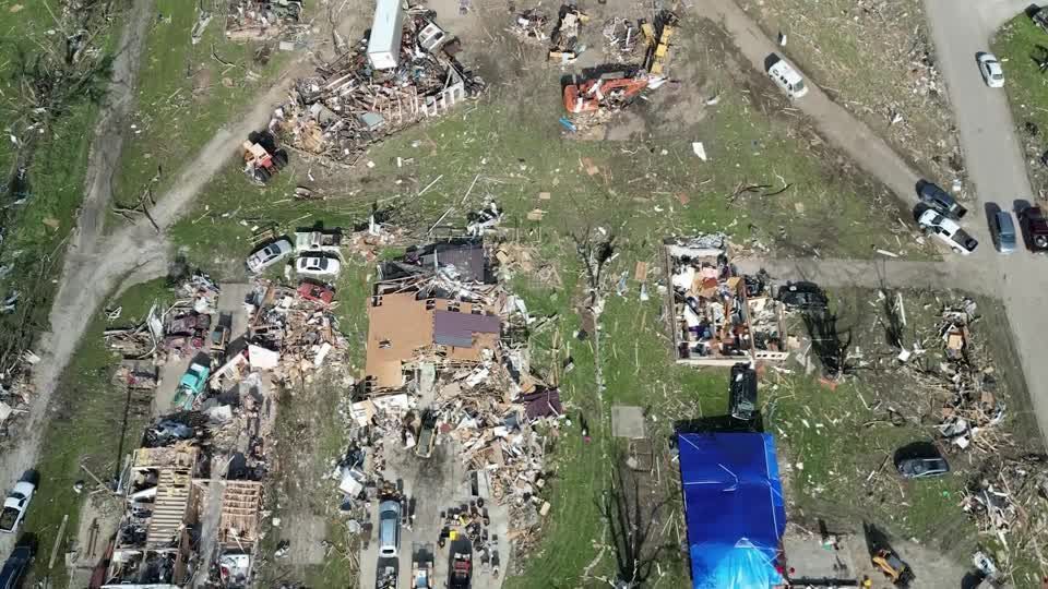Imagens de drone mostram devastação em Greenfield / REUTERS