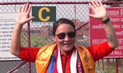 Alpinista bate recorde de escalada mais rápida do Monte Everest por uma mulher