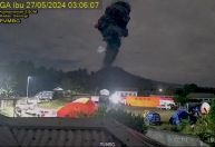 Vídeo: vulcão na Indonésia solta nuvem de cinzas de 6 km de altura; aldeias são evacuadas