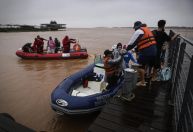 Sob crise, prefeitura de Porto Alegre pede respiradores, luvas, termômetros e outros 65 insumos para Ministério da Saúde