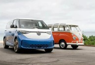 Nova Kombi elétrica chega aos EUA com versões de 7 lugares e mais potência