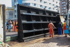 Uma das 14 comportas instaladas ao longo do Muro da Mauá