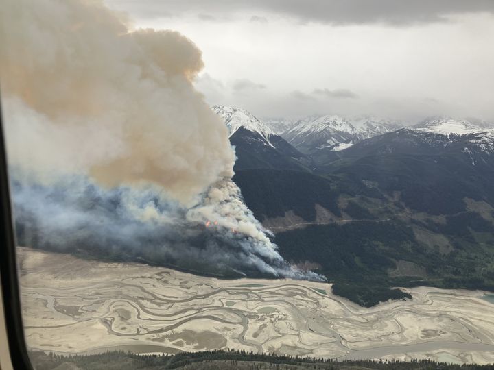 Incêndio florestal em Truax Creek, localizado a aproximadamente 12 quilômetros a nordeste de Gold Bridge, no Canadá / 13/05/2024 BC Wildfire Service/Facebook