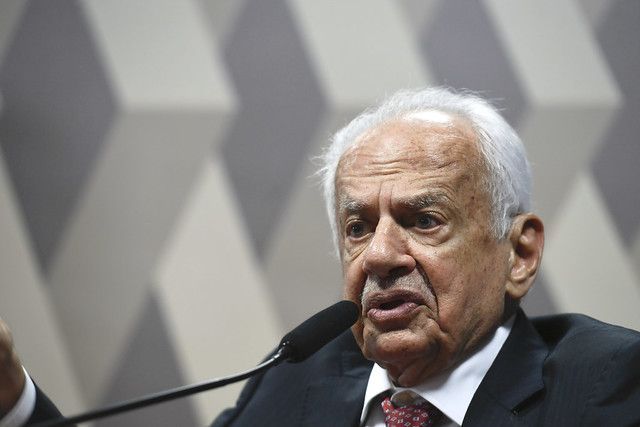Ex-senador Pedro Simon (MDB) durante reunião da Comissão de Constituição, Justiça e Cidadania (CCJ) da Câmara dos Deputados, em 30 de agosto de 2023