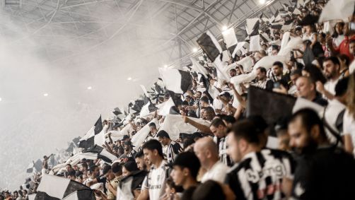 Torcedores do Atlético-MG lotam as arquibancadas em jogo na Arena MRV