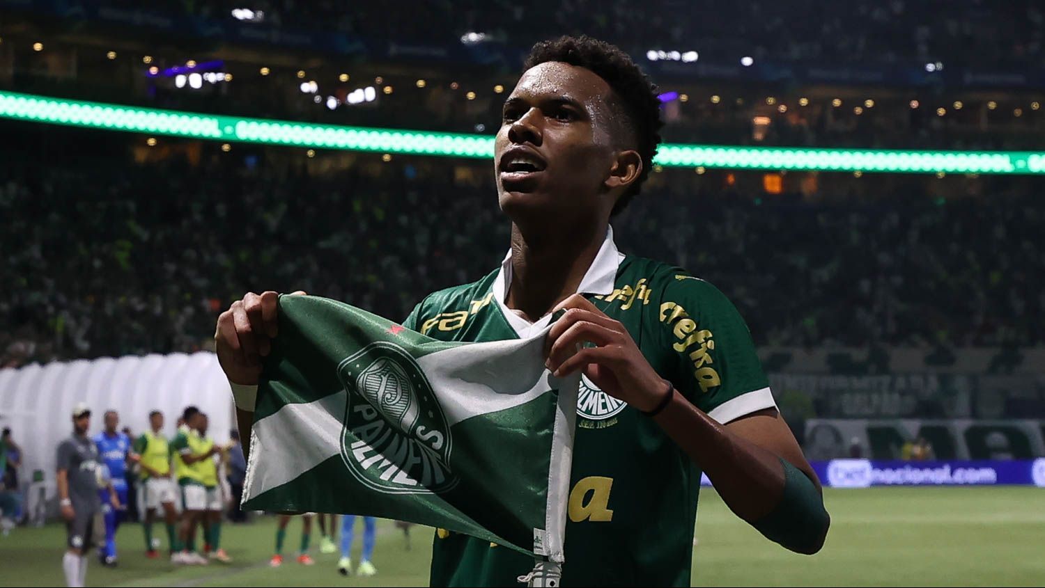 Estevão comemora gol da Palmeiras