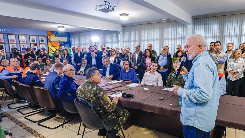 Presidente da República, Luiz Inácio Lula da Silva, durante Coletiva de Imprensa, na Base Aérea de Santa Maria - RS.