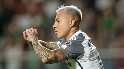 Eduardo Vargas comemora gol pelo Atlético-MG