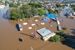 Parque de diversões no bairro Mathias Velho, em Canoas, totalmente alagado