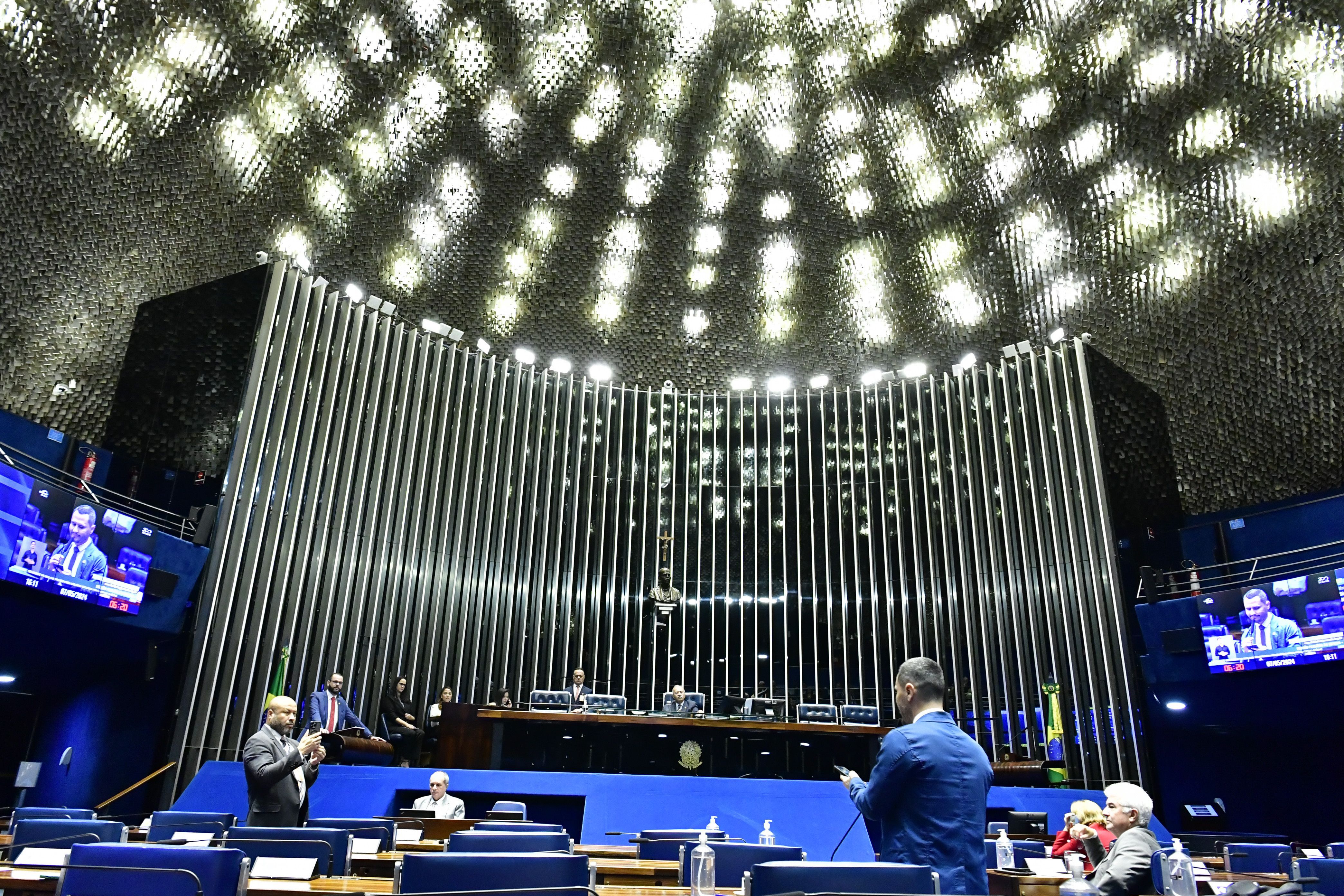 Plenário do Senado Federal durante sessão deliberativa ordinária. Mesa: 3º secretário da Mesa do Senado Federal, senador Chico Rodrigues (PSB-RR). Tribuna: senador Jorge Seif (PL-SC). Em pronunciamento, à bancada, senador Cleitinho (Republicanos-MG). Foto: Waldemir Barreto/Agência Senado