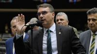 Flávio pedirá ao STF para visitar Bolsonaro