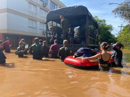 Membros das Forças Armadas prestam auxílio no Rio Grande do Sul