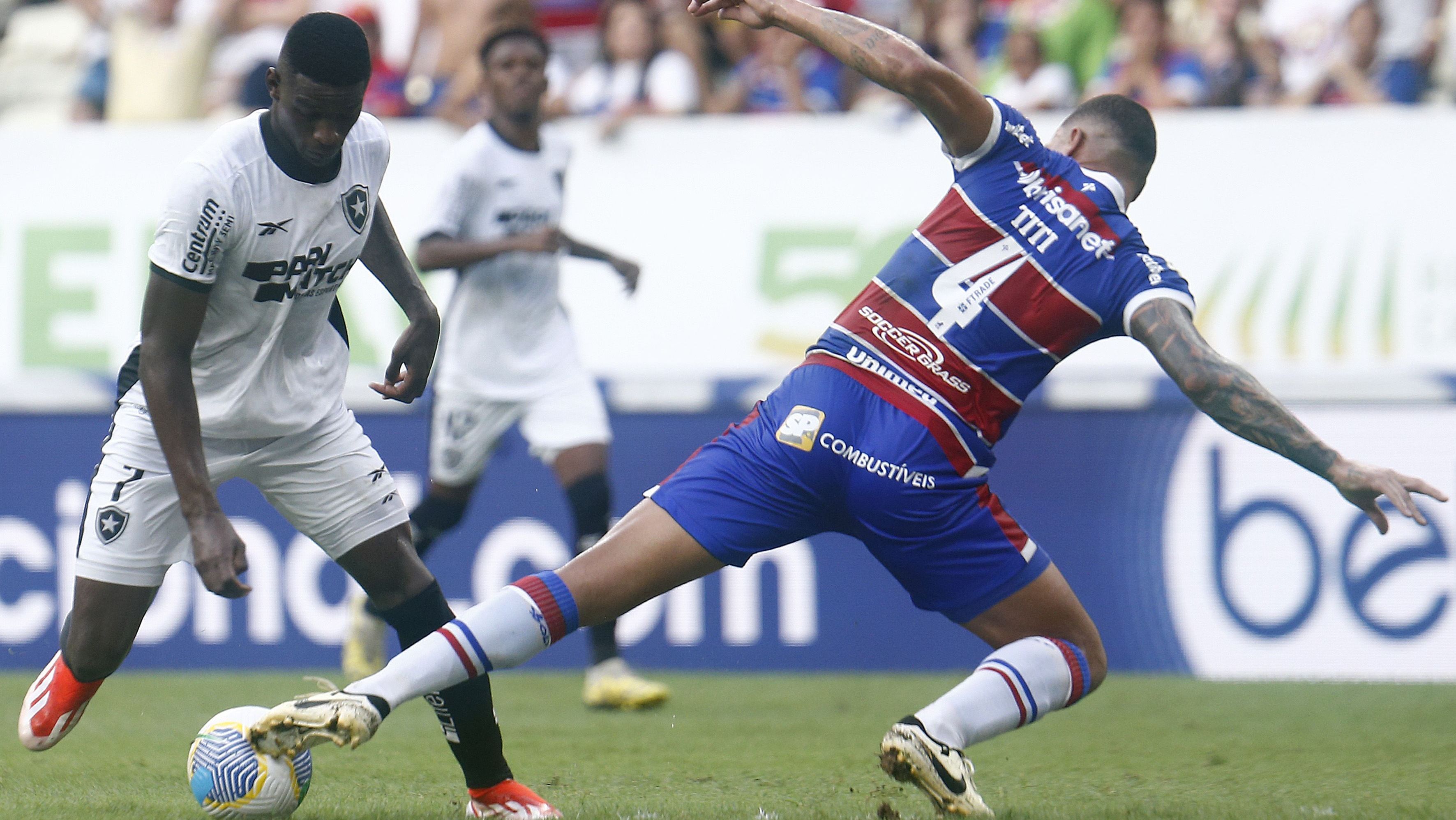 Lance de Fortaleza x Botafogo pelo Campeonato Brasileiro