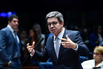 O senador Randolfe Rodrigues (sem partido-AP)