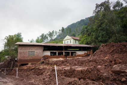 Imóvel parcialmente destruído pela chuva no interior do Rio Grande do Sul